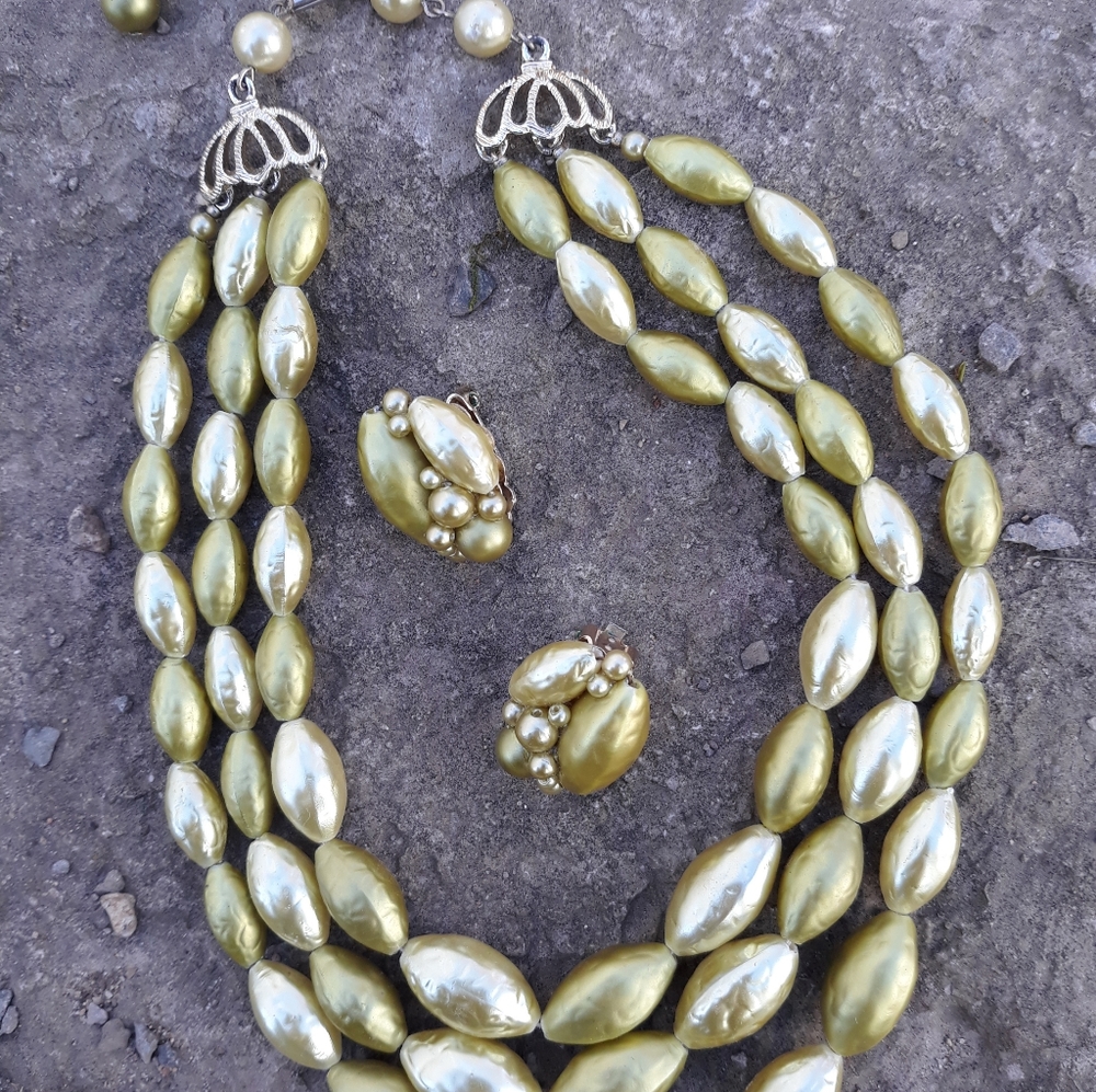 Vintage 1960's Green Glass 3-stranded Necklace